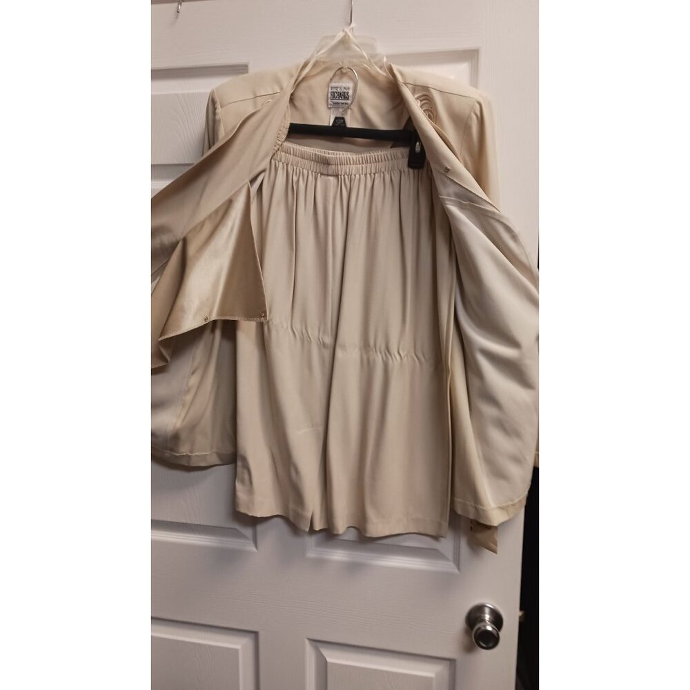 R & M Richards By Karen Kwong Skirt Suit Size 20W Tan NWT - Picture 3 of 5